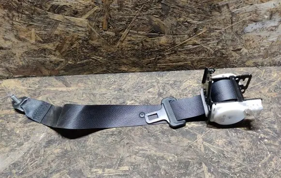Infiniti Q70 Y51 Rear seatbelt C7021G0634