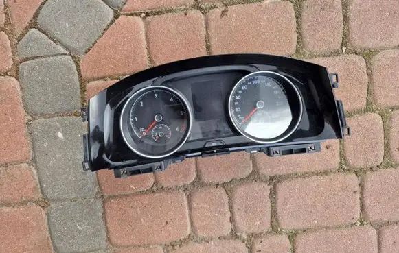 Volkswagen Golf VII Speedometer (instrument cluster) 5G0920870A