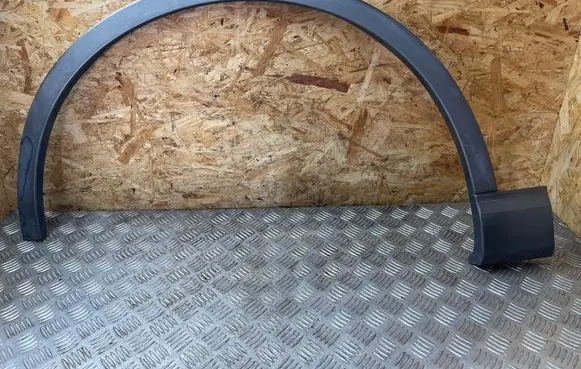 Audi Q7 4M Front arch 4M0853717A