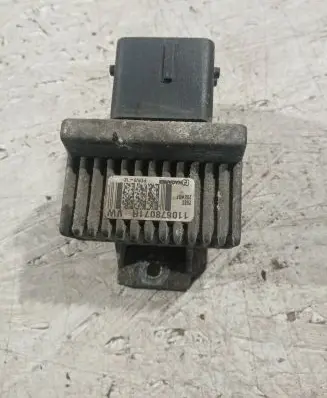 Nissan Juke I F15 Glow plug pre-heat relay 110678071R