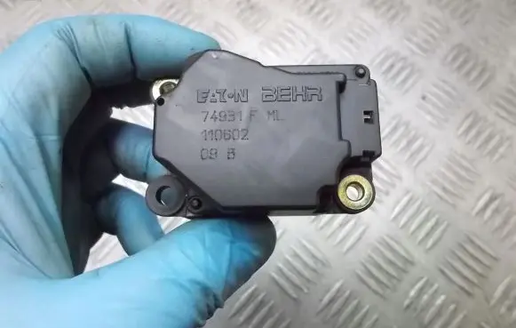 Volvo S60 A/C air flow flap actuator/motor 74931