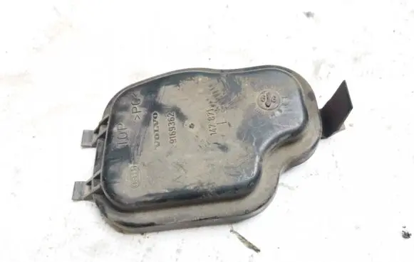 Volvo S70 V70 V70 XC Headlight/headlamp dust cover 9169362