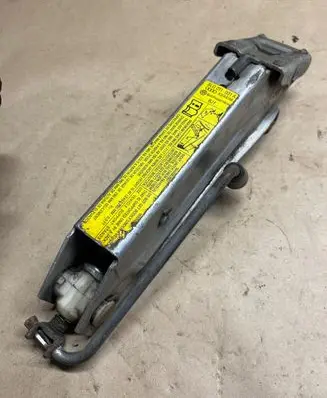 Audi A4 S4 B6 8E 8H Lift Jack 8L0011031A