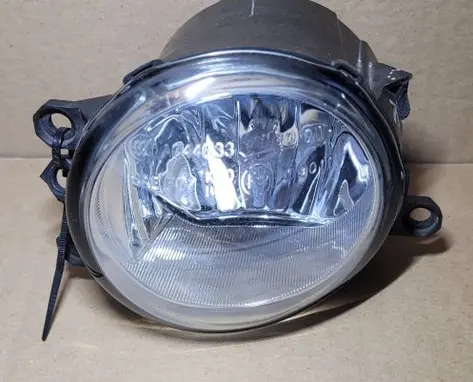 Toyota Avensis T270 Front fog light 81220-0W040