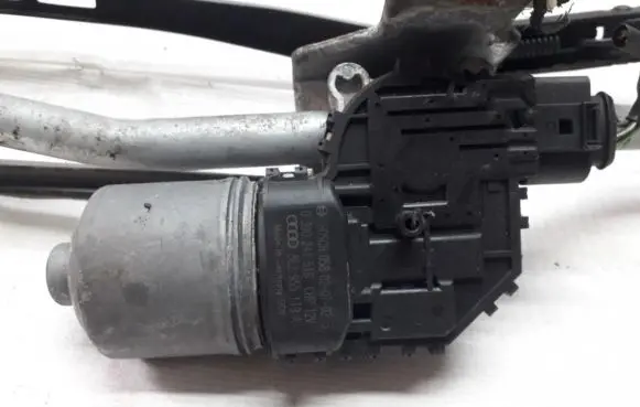 Audi A4 S4 B6 8E 8H Wiper motor 8E2955119A 0390241510