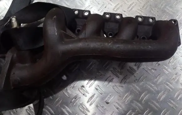 Audi A4 S4 B5 8D Exhaust manifold 058253033a