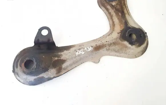 Toyota Auris 150 Engine mounting bracket