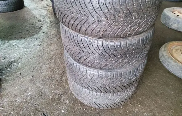 Toyota Corolla Verso E121 R16 winter/snow tires with studs NOKIAN 20555R16