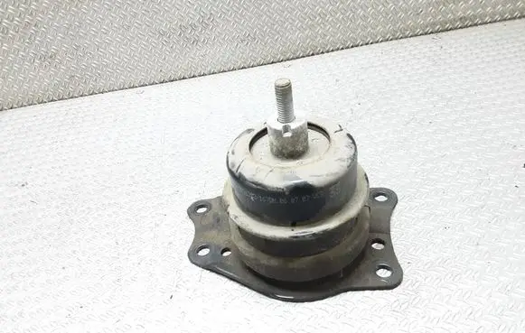 Volkswagen Polo IV 9N3 Engine mount bracket 6Q0199262