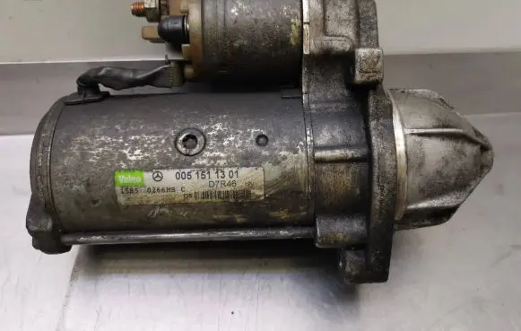 Mercedes-Benz Vito Viano W639 Starter motor 0051511301 D7R46