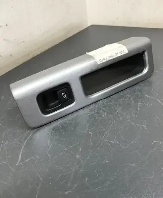 Volvo V50 Electric window control switch 8663813