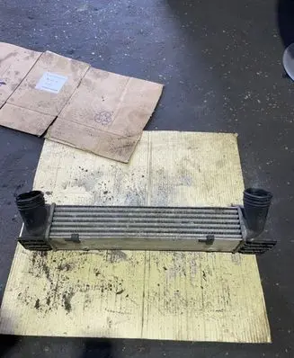 BMW 1 E81 E87 Intercooler radiator 3213329 3093796