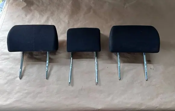 Ford Mondeo Mk III Rear seat headrest 