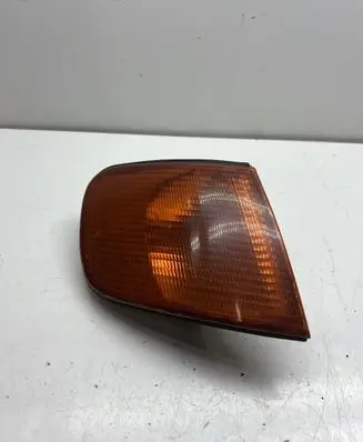 Audi A6 S6 C4 4A Front indicator light 137984