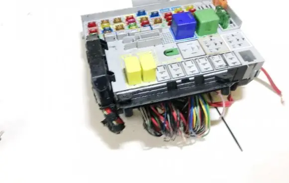 Opel Zafira A Fuse box set 24412497