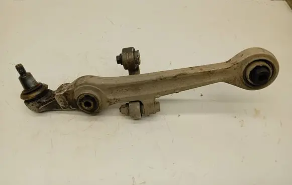 Volkswagen PASSAT B5 Front control arm 4D0407155