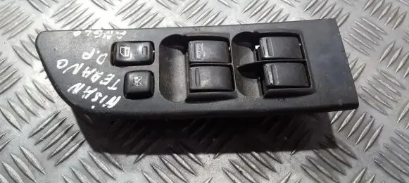 Nissan Terrano Electric window control switch 809602X800