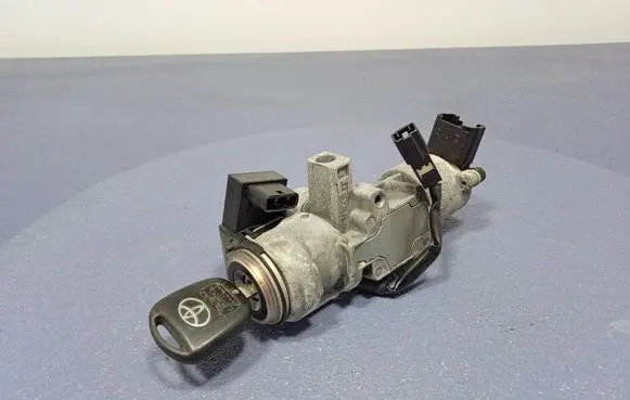 Toyota Avensis Verso Ignition lock 89783-05010