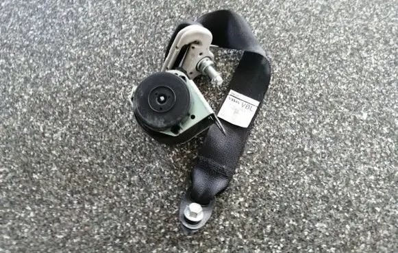 Nissan Leaf I (ZE0) Rear seatbelt 602047700