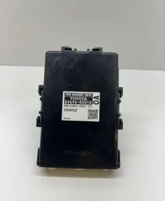 Toyota Avensis T270 Power management control unit 8969005010 MB1028500050