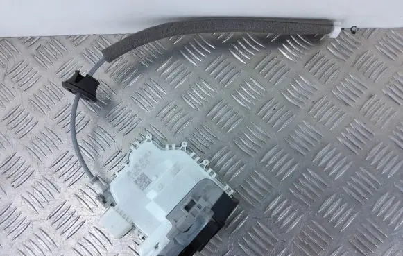 Audi Q5 SQ5 Front door lock 8X2837015B