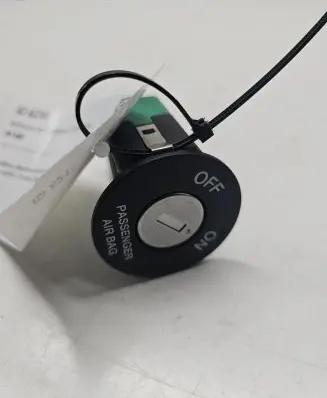 Hyundai Santa Fe Passenger airbag on/off switch 
