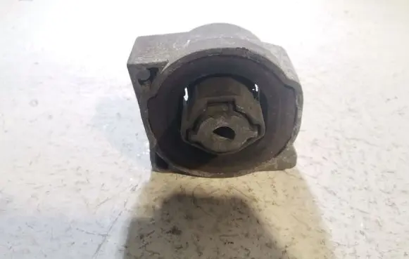 Mercedes-Benz A W169 Engine mount bracket A1692401018
