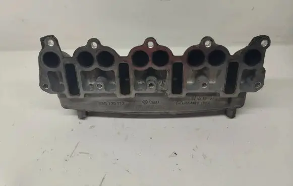 Volkswagen Golf V Intake manifold 03G129713