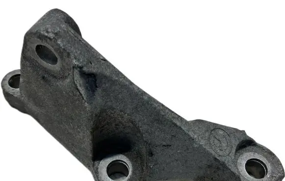 Toyota Avensis T270 Engine mounting bracket 7810698