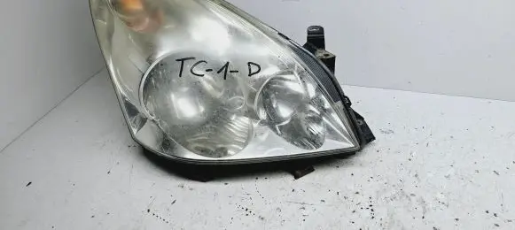 Toyota Corolla Verso AR10 Headlight/headlamp