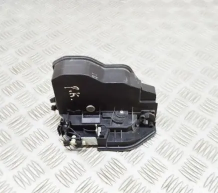 BMW 4 F32 F33 Front door lock 7202145