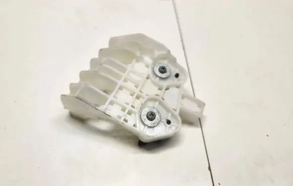 Nissan Leaf II (ZE1) Headlight/headlamp mounting bracket