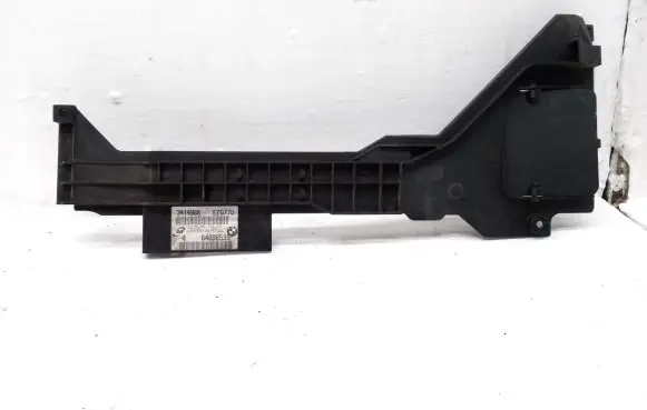 BMW X3 E83 Radiator mount bracket 3404380 11074810 3414988