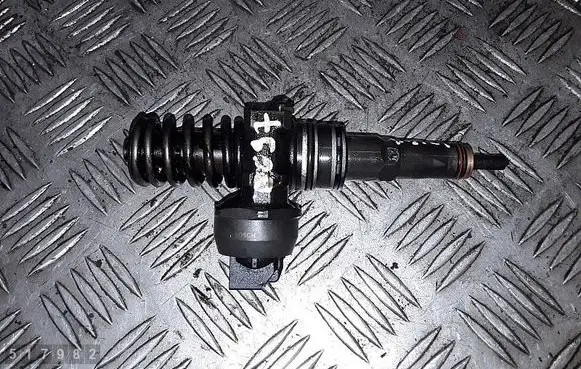 Skoda Octavia Mk2 (1Z) Fuel injector 038130073ag 0414720215