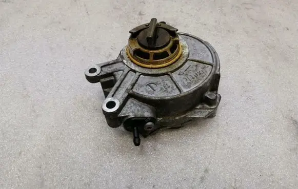 BMW M5 Vacuum pump 8605976