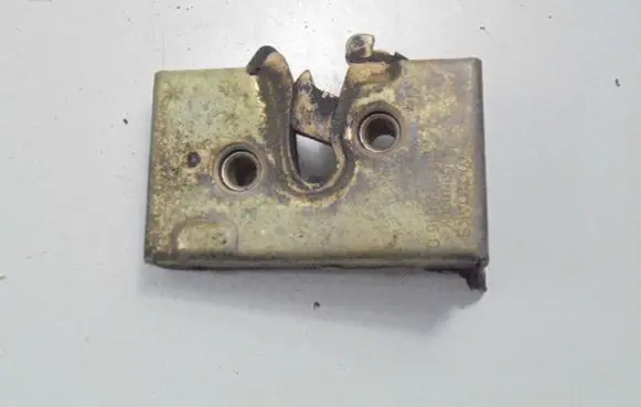 Volkswagen Polo II 86C 2F Front door lock 191837016C