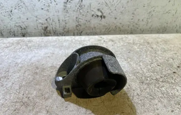 Jeep Grand Cherokee WL Muffler mount bracket/holder 