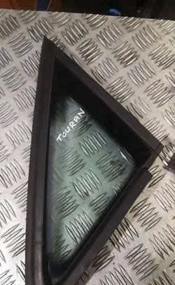 Volkswagen Touran I Front triangle window/glass 
