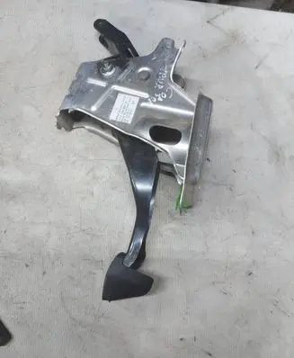 Volkswagen Touran I Brake pedal 1T1721057K