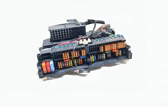 BMW X3 E83 Fuse module 8364540