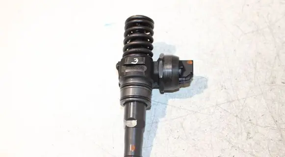 Audi A4 S4 B7 8E 8H Fuel injector 038130073BJ 0414720229