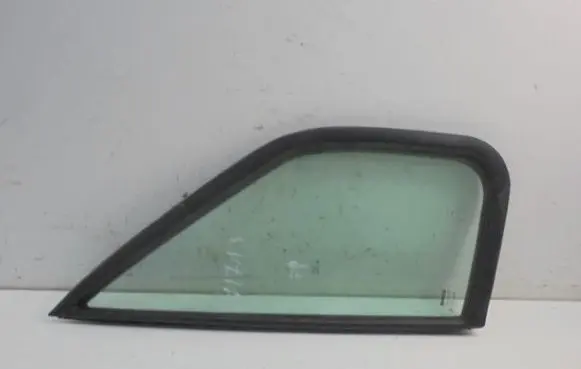 Iveco Daily 3rd gen Front triangle window/glass 