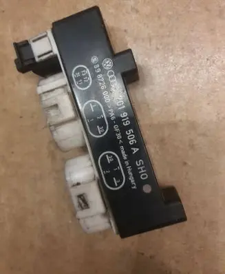 Volkswagen Multivan T4 Coolant fan relay 898726000 701919506A