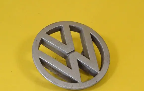 Volkswagen PASSAT B3 Manufacturer badge logo/emblem 357853601