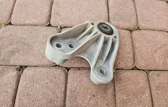 Opel Insignia B Gearbox mount 84241902