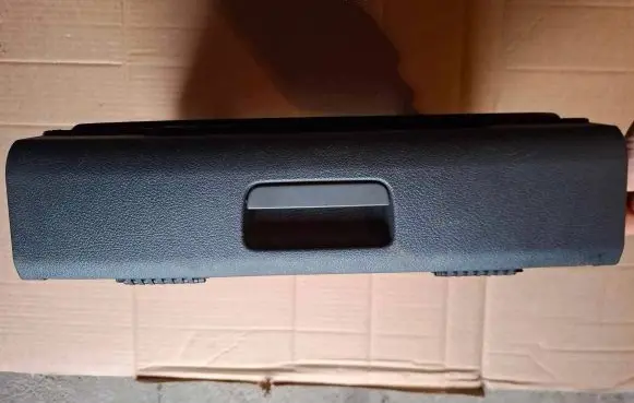 Volkswagen Touran I Glove box 1T0881580