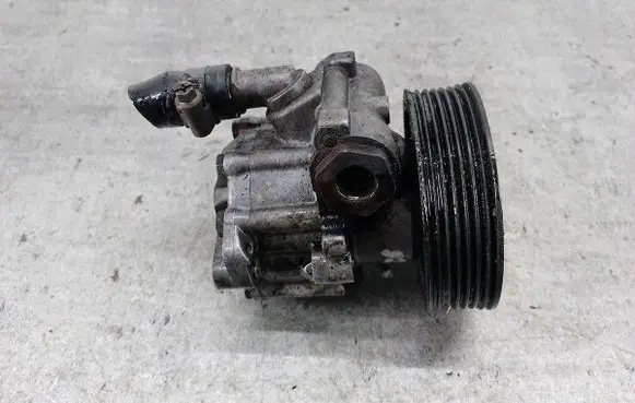 Renault Master II Power steering pump