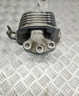 Opel Astra J Engine mount bracket 13346761