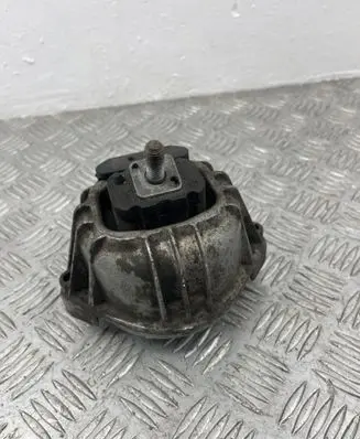 BMW 1 E81 E87 Engine mount bracket 6768852