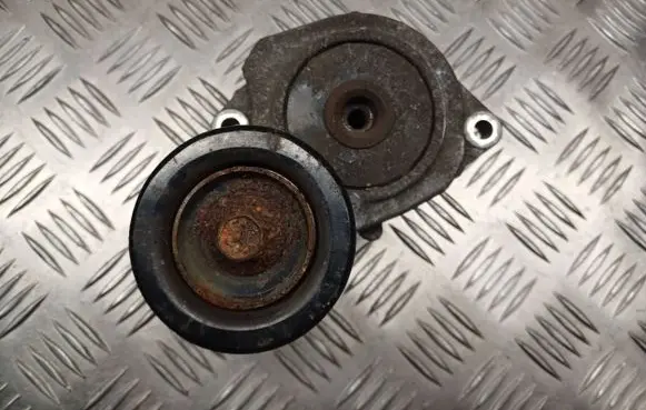 Honda CR-V Alternator belt tensioner 